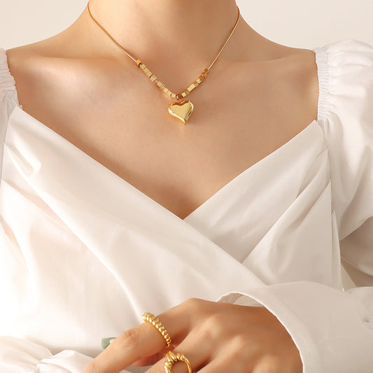 Modern Romance – Gold Heart Pendant Necklace