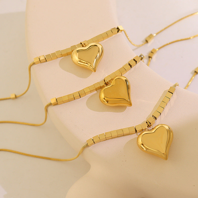 Modern Romance – Gold Heart Pendant Necklace