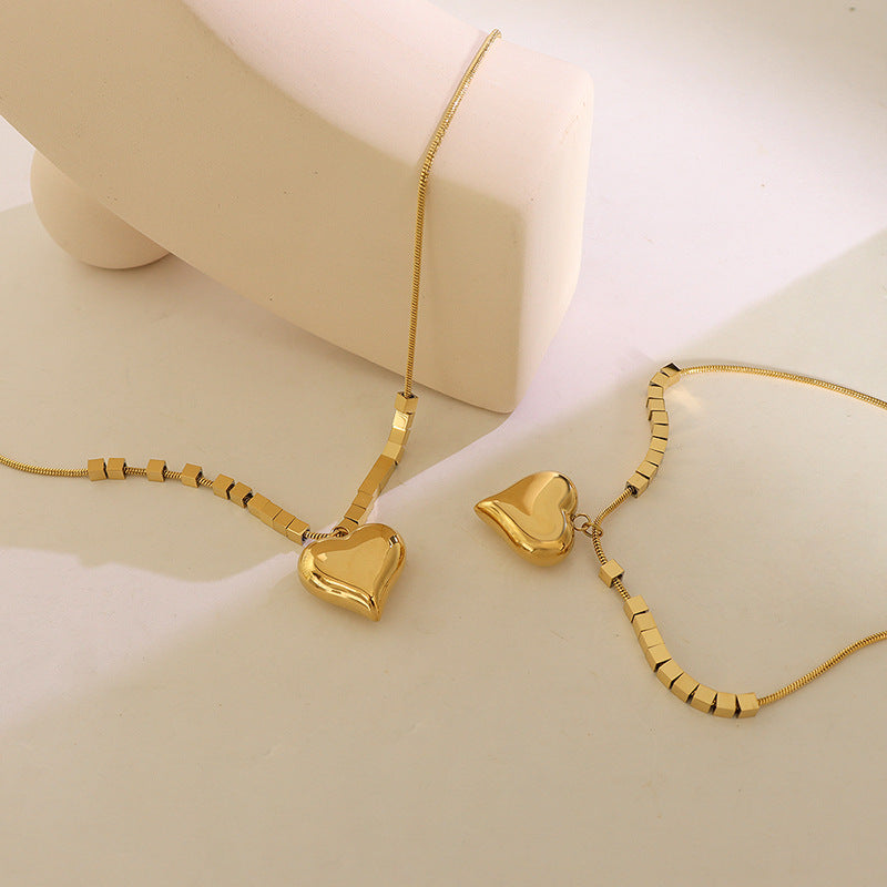 Modern Romance – Gold Heart Pendant Necklace